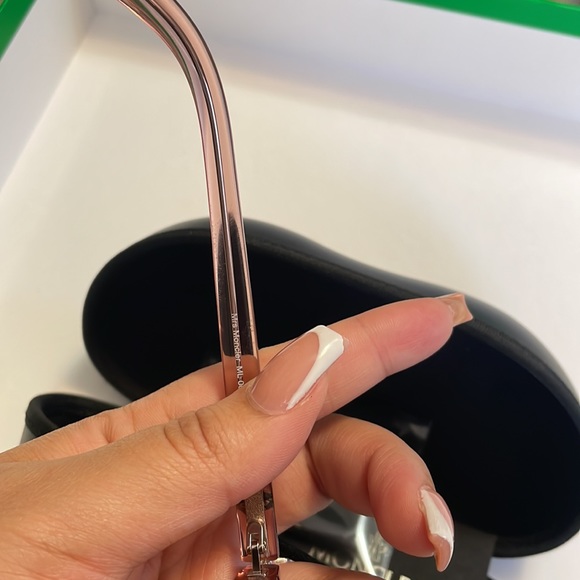 Moncler Rose Round Sunglasses - Picture 4 of 4